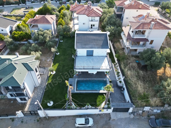 Narlı Mah. Edremit Satılık Villa |  4+1 Oda | 200M2 45.000.000Tl  Krediye Uygun  | Müstakil | Yerden Isıtma | 4 Banyo | 4 Yatak Odası Resim-1
