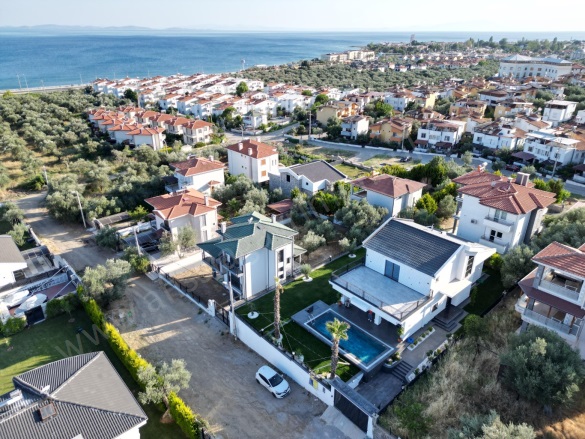 Narlı Mah. Edremit Satılık Villa |  4+1 Oda | 200M2 45.000.000Tl  Krediye Uygun  | Müstakil | Yerden Isıtma | 4 Banyo | 4 Yatak Odası Resim-2