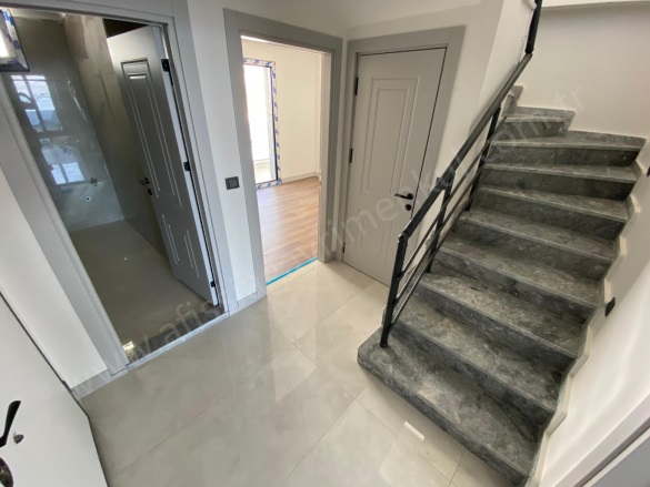 Altınoluk Mah. Edremit Satılık Daire |  2+1 Oda | 120M2 8.500.000Tl  Krediye Uygun  | Dubleks | Kat Kaloriferi | 2 Banyo | 2 Yatak Odası Resim-2