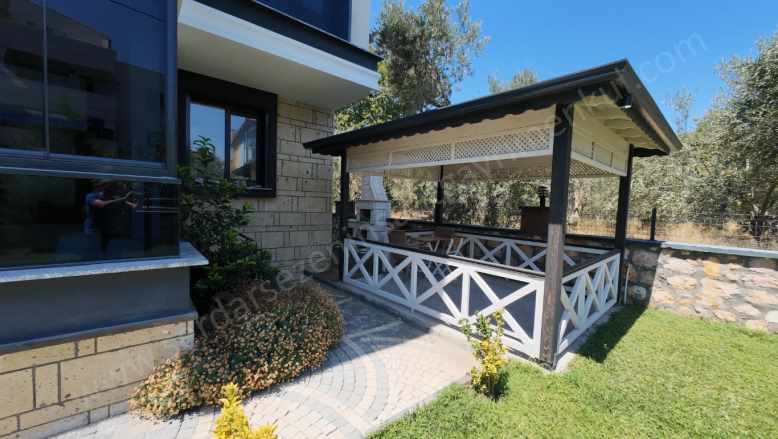 Altınoluk Merkezde Müstakil Trıplex 4+1 Satılık Villa Edremit Mah