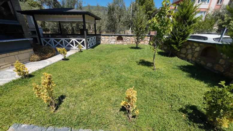 Altınoluk Merkezde Müstakil Trıplex 4+1 Satılık Villa Edremit Mah