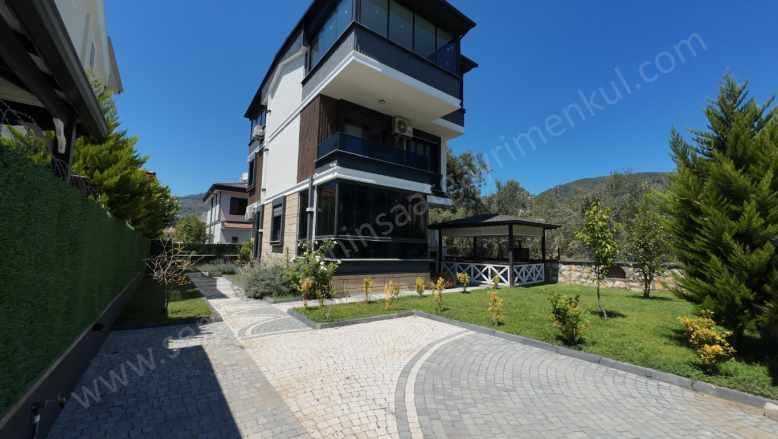 Altınoluk Merkezde Müstakil Trıplex 4+1 Satılık Villa Edremit Mah