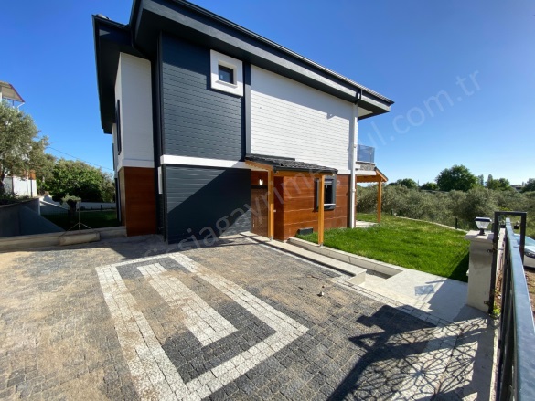 Narlı Mah. Edremit Satılık Villa |  3+1 Oda | 145M2 12.500.000Tl  Krediye Uygun  | Dubleks | Kat Kaloriferi | 2 Banyo | 3 Yatak Odası Resim-1