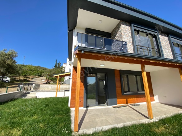 Narlı Mah. Edremit Satılık Villa |  3+1 Oda | 145M2 12.500.000Tl  Krediye Uygun  | Dubleks | Kat Kaloriferi | 2 Banyo | 3 Yatak Odası Resim-2