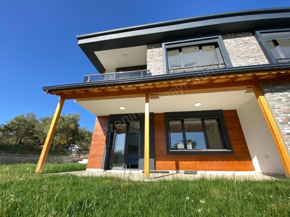 Narlı Mah. Edremit Satılık Villa |  3+1 Oda | 145M2 14.000.000Tl  Krediye Uygun  | Dubleks | Kat Kaloriferi | 2 Banyo | 3 Yatak Odası Resim-3