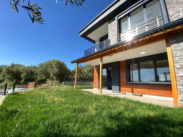 Narlı Mah. Edremit Satılık Villa |  3+1 Oda | 145M2 12.500.000Tl  Krediye Uygun  | Dubleks | Kat Kaloriferi | 2 Banyo | 3 Yatak Odası Resim-4