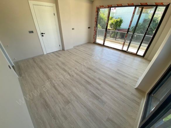 Altınoluk Mah. Edremit Satılık Villa |  3+1 Oda | 160M2 13.500.000Tl  Krediye Uygun  | Tripleks | Kat Kaloriferi | 3 Banyo | 3 Yatak Odası Resim-4