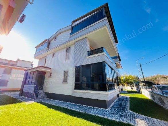 Güre Cumhuriyet Mah. Edremit Satılık Villa |  6+1 Oda | 220M2 22.000.000Tl  Krediye Uygun  | Tripleks | 4 Banyo | 6 Yatak Odası Resim-2