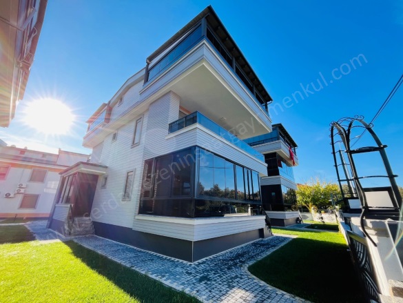 Güre Cumhuriyet Mah. Edremit Satılık Villa |  6+1 Oda | 220M2 22.000.000Tl  Krediye Uygun  | Tripleks | 4 Banyo | 6 Yatak Odası Resim-3