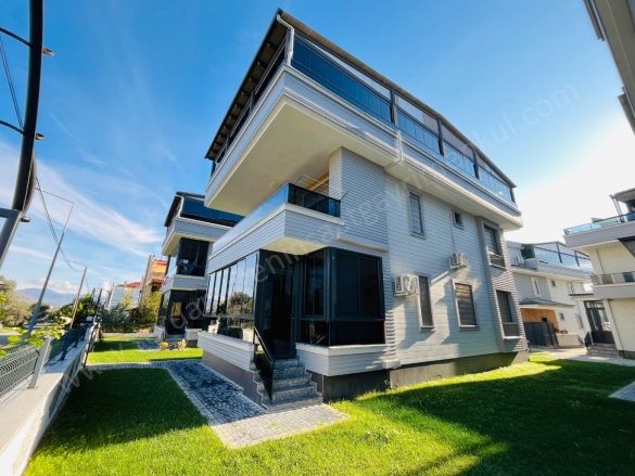 Güre Cumhuriyet Mah. Edremit Satılık Villa |  6+1 Oda | 220M2 22.000.000Tl  Krediye Uygun  | Tripleks | 4 Banyo | 6 Yatak Odası Resim-5