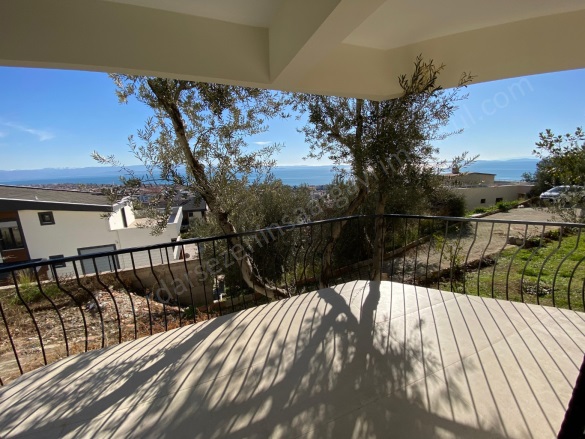 Altınoluk Mah. Edremit Satılık Villa |  3+1 Oda | 200M2 8.900.000Tl  Krediye Uygun  | Tripleks | Klima | 2 Banyo | 3 Yatak Odası Resim-1