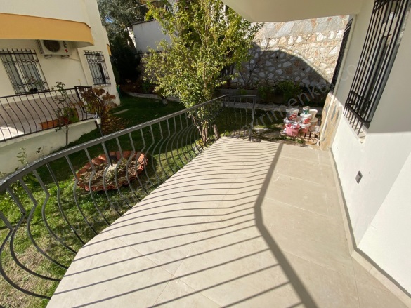 Altınoluk Mah. Edremit Satılık Villa |  3+1 Oda | 200M2 8.900.000Tl  Krediye Uygun  | Tripleks | Klima | 2 Banyo | 3 Yatak Odası Resim-3