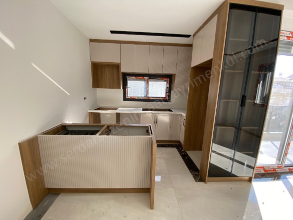 Altınoluk Mah. Edremit Satılık Daire |  140M2 13.000.000Tl | 3. Kat | Yerden Isıtma | 2 Banyo Resim-3