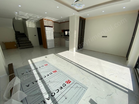 Güre Cumhuriyet Mah. Edremit Satılık Villa |  4+1 Oda | 165M2 16.500.000Tl  Krediye Uygun  | Tripleks | Yerden Isıtma | 3 Banyo | 4 Yatak Odası Resim-4