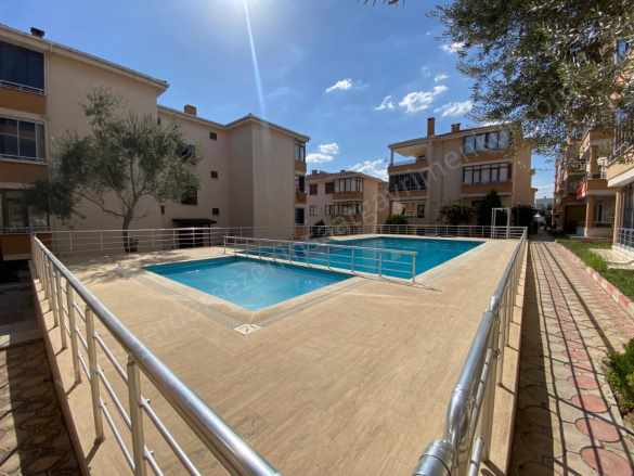 Altınoluk Merkezde Havuzlu Sitede Deniz Manzaralı 1+1 Satılık Daire Edremit Mah