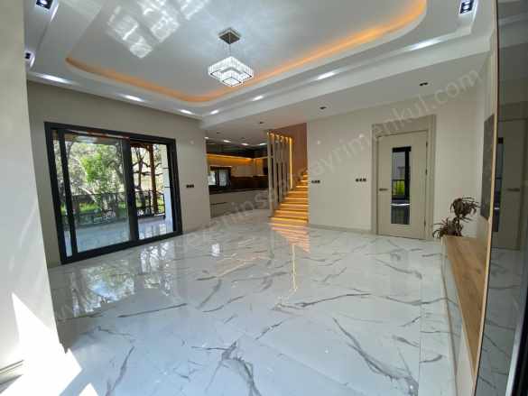 Altınoluk Fenerde 4+1 Trıplex Satılık Villa Edremit Mah
