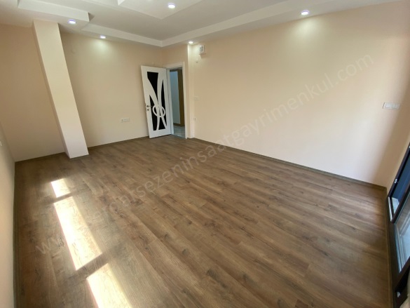 Altınoluk Mah. Edremit Satılık Daire |  4+1 Oda | 180M2 11.500.000Tl  Krediye Uygun  | 3. Kat | Klima | 2 Banyo | 4 Yatak Odası Resim-4