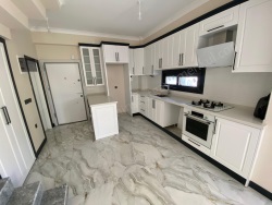 Edremit Altınoluk Mah. Satılık Villa 3+1 160 M2 | Tripleks | Kat Kaloriferi | 3 Banyo | 3 Yatak Odası