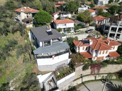 Edremit Altınoluk Mah. Satılık Villa 4+1 190 M2 | Müstakil | Kat Kaloriferi | 3 Banyo | 4 Yatak Odası