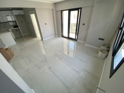 Edremit Altınoluk Mah. Satılık Daire 1.5+1 75 M2 | 3. Kat | Kat Kaloriferi | 1 Banyo | 1 Yatak Odası