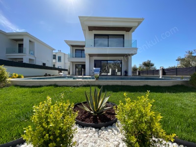 Gürede Müstakil Havuzlu Modern 3+1 Satılık Villa Edremit Güre Mah
