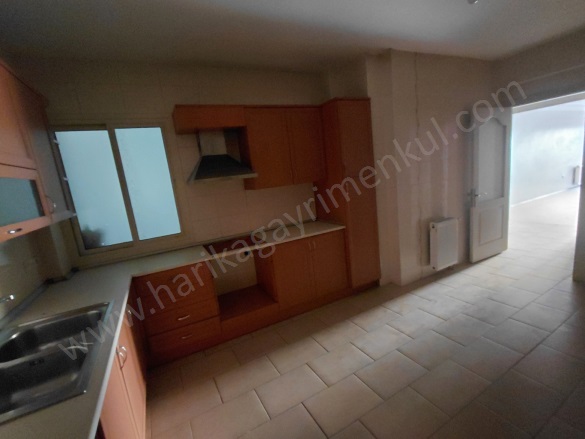 Tuna Mah. Karşıyaka Kiralık Daire |  3+1 Oda | 220M2 Yıllık 50.000Tl | Merkezi Isınma | 2 Banyo | 1 Yatak Odası Resim-3