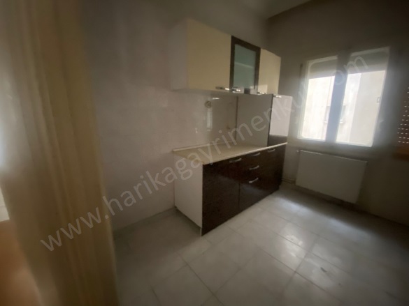 Bahçelievler Mah. Karşıyaka Kiralık Daire |  1+2 Oda | 100M2 Aylık 25.000Tl | 3. Kat | Doğalgaz(Kombi) | 1 Banyo | 1 Yatak Odası Resim-1