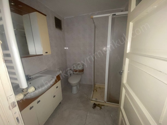 Bahçelievler Mah. Karşıyaka Kiralık Daire |  1+2 Oda | 100M2 Aylık 25.000Tl | 3. Kat | Doğalgaz(Kombi) | 1 Banyo | 1 Yatak Odası Resim-5