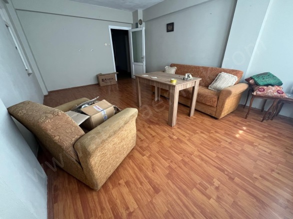 Merkez Mah. Abana Satılık Daire |  2+1 Oda | 95M2 2.600.000Tl  Krediye Uygun  Eşyalı  | 1. Kat | Soba | 1 Banyo Resim-3