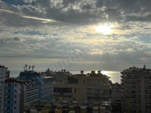 Mahmutlar Mah. Alanya Satılık Daire |  4+1 Oda | 225M2 130.000€  Krediye Uygun  Eşyalı  | Çatı Dubleksi | Klima | 4 Banyo | 4 Yatak Odası Resim-1