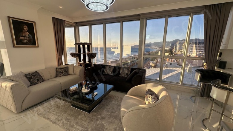 Mahmutlar Mah. Alanya Satılık Daire |  4+1 Oda | 250M2 650.000€ Eşyalı  | Çatı Dubleksi | Klima | 3 Banyo | 4 Yatak Odası Resim-4