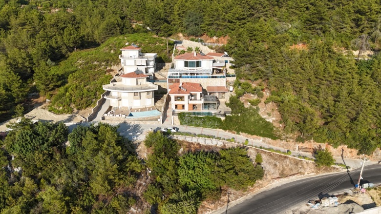 Bektaş Mah. Alanya Satılık Villa |  4+1 Oda | 350M2 950.000€ Eşyalı  | Villa | Klima | 3 Banyo | 4 Yatak Odası Resim-5