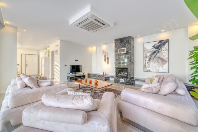 Bektaş Mah. Alanya Satılık Villa |  5+1 Oda | 350M2 1.150.000€ Eşyalı  | Tripleks | Yerden Isıtma | 4 Banyo | 5 Yatak Odası Resim-2