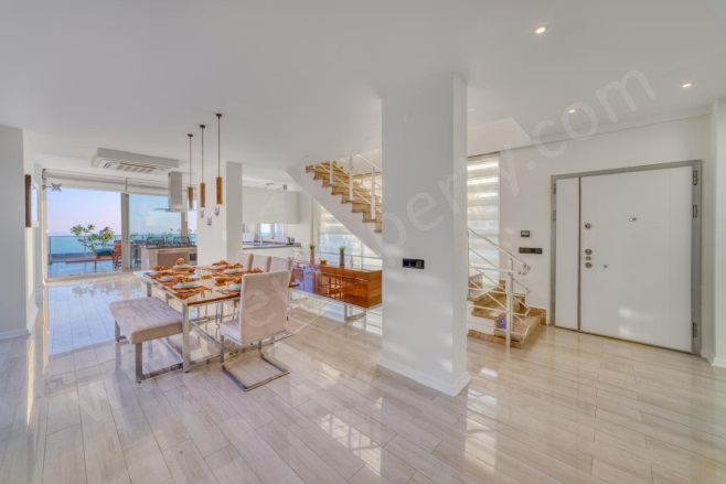 Bektaş Mah. Alanya Satılık Villa |  5+1 Oda | 350M2 1.150.000€ Eşyalı  | Tripleks | Yerden Isıtma | 4 Banyo | 5 Yatak Odası Resim-3