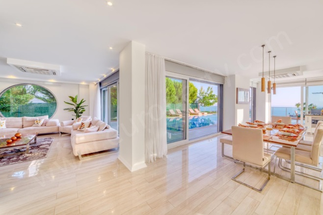 Bektaş Mah. Alanya Satılık Villa |  5+1 Oda | 350M2 1.150.000€ Eşyalı  | Tripleks | Yerden Isıtma | 4 Banyo | 5 Yatak Odası Resim-4