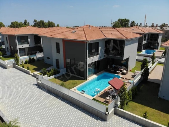 Atayurt Mah. Silifke Satılık Villa |  4+1 Oda | 210M2 12.500.000Tl Eşyalı  | Villa | Klima | 4 Banyo | 4 Yatak Odası Resim-1