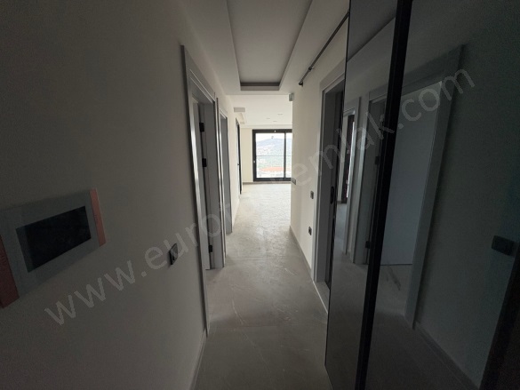 Değirmendere Mah. Kuşadası Satılık Daire |  2+1 Oda | 85M2 7.750.000Tl | 3. Kat | Doğalgaz(Kombi) | 2 Banyo | 2 Yatak Odası Resim-1