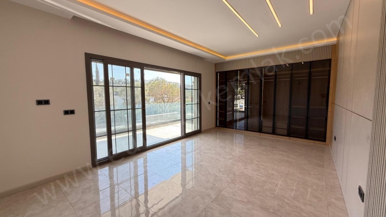 Yavansu Mah. Kuşadası Satılık Villa |  4+1 Oda | 200M2 28.000.000Tl  Krediye Uygun  | Yerden Isıtma | 5 Banyo Resim-2