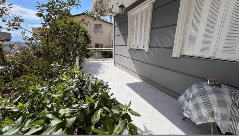 Bayraklıdede Mah. Kuşadası Satılık Villa |  3+1 Oda | 145M2 6.750.000Tl  Krediye Uygun  | Tripleks | Klima | 2 Banyo | 3 Yatak Odası Resim-5