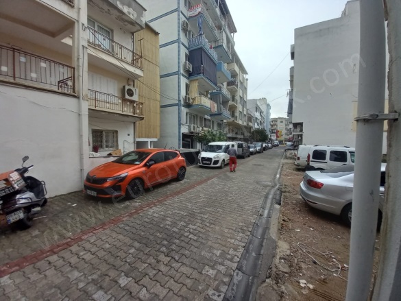 Alacamescit Mah. Kuşadası Satılık Daire |  2+1 Oda | 100M2 4.100.000Tl | Giriş Katı Resim-3