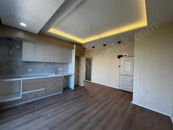 Kuşadası Davutlar Bölgesinde Satılık Daire 2+1 Miz Bulunmaktadır Mah