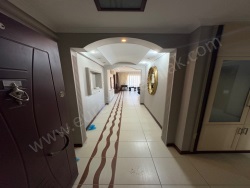 Kuşadası Ege Mah. Kiralık Daire 3+1 130 M2 | Yüksek Giriş | Doğalgaz(Kombi) | 2 Banyo | 3 Yatak Odası