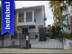 Kuşadası Hacıfeyzullah Mah. Satılık Yazlık 5+1 150 M2 | 2 Banyo | 1 Yatak Odası