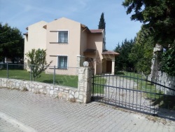 Kuşadası Soğucak Mah. Satılık Villa 4+1 1040 M2 | Klima | 5 Banyo | 4 Yatak Odası