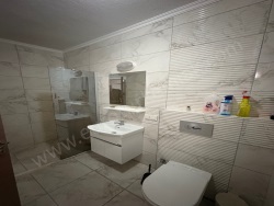 Kuşadası Değirmendere Mah. Kiralık Daire 2+1 95 M2 | 3. Kat | Doğalgaz(Kombi) | 1 Banyo