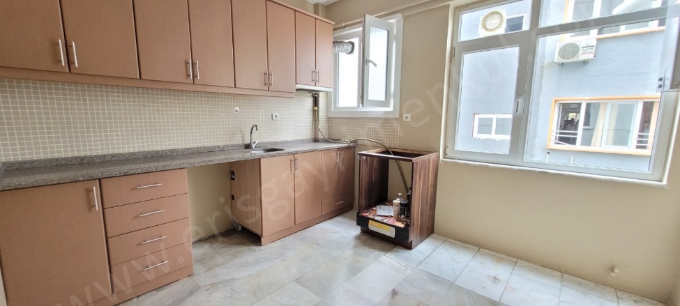 19 Mayıs Mah. Kadıköy Kiralık Daire |  3+1 Oda | 130M2 Aylık 65.000Tl | 3. Kat | Merkezi Isınma | 1 Banyo | 3 Yatak Odası Resim-5