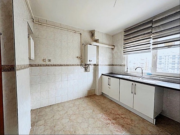 19 Mayıs Mah. Kadıköy Satılık Daire |  3+1 Oda | 140M2 12.400.000Tl  Krediye Uygun  | 5. Kat | Doğalgaz(Kombi) | 1 Banyo | 3 Yatak Odası Resim-5