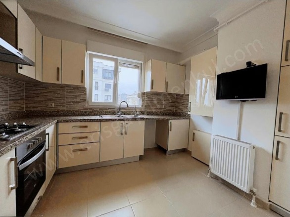 Kozyatağı Mah. Kadıköy Satılık Daire |  3+1 Oda | 109M2 16.600.000Tl  Krediye Uygun  | 8. Kat | Doğalgaz(Kombi) | 2 Banyo Resim-3