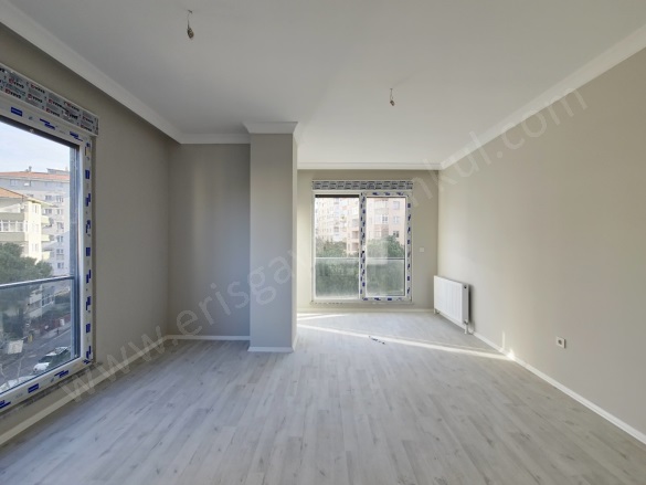 Sahrayıcedit Mah. Kadıköy Satılık Daire |  3+1 Oda | 115M2 14.450.000Tl  Krediye Uygun  | 4. Kat | Doğalgaz(Kombi) | 1 Banyo | 3 Yatak Odası Resim-2