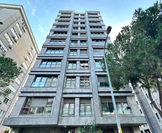 istanbul Kadıköy Suadiye De Nezih Konumda Yeni Binada Ebeveynli 3+1 Satılık Daire Mah